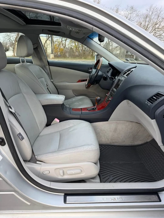 2007 Lexus ES 5th Gen - Image 11 of 20