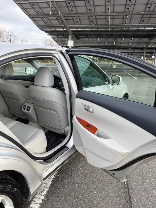 2007 Lexus ES 5th Gen - Image 14 of 20