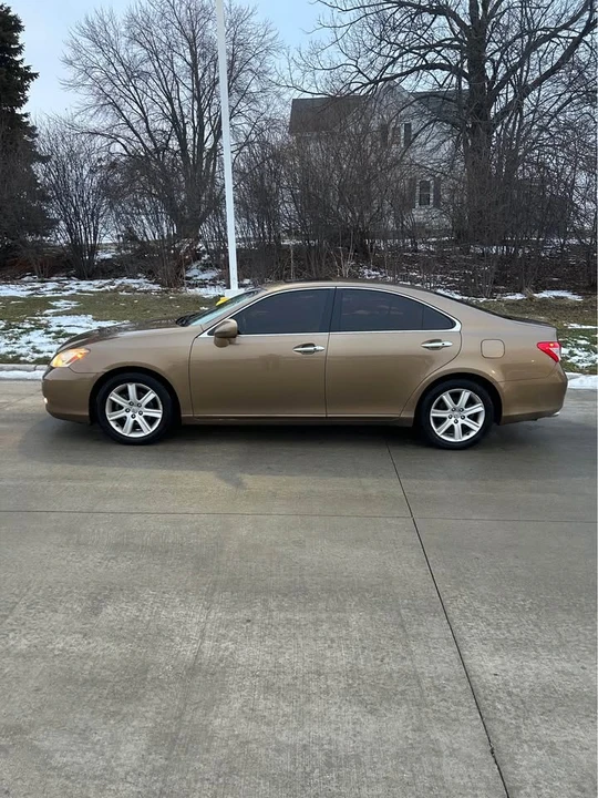 2007 Lexus ES 5th Gen - Image 2 of 11