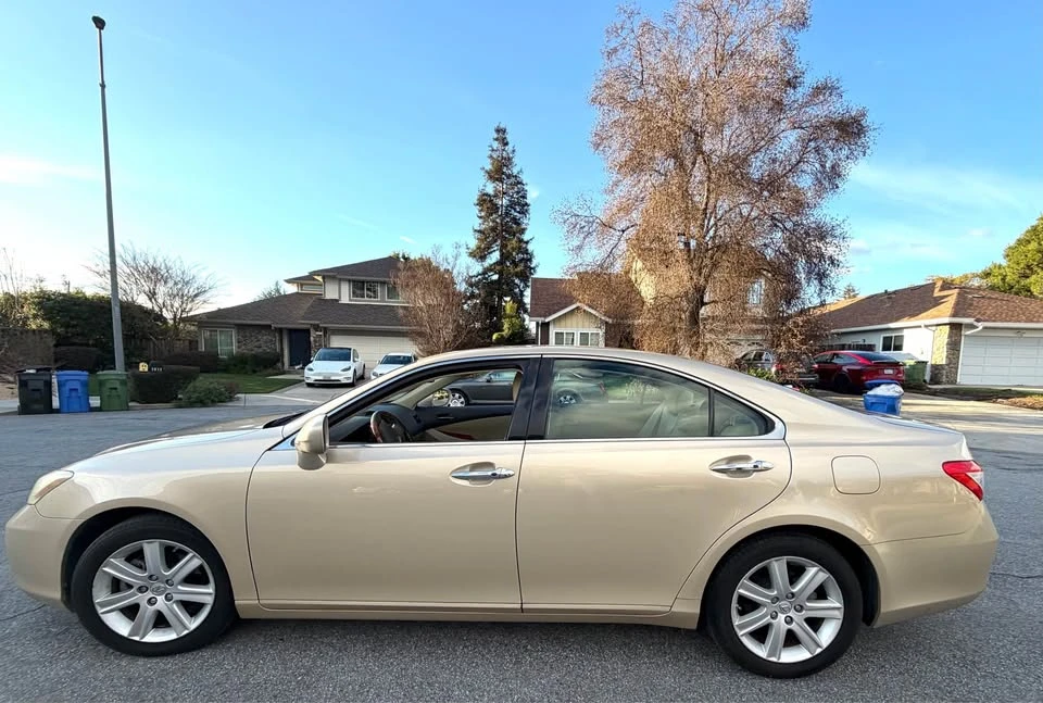 2007 Lexus ES 5th Gen - Image 2 of 11