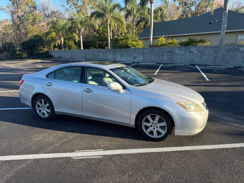 2007 Lexus ES 5th Gen - Image 4 of 11