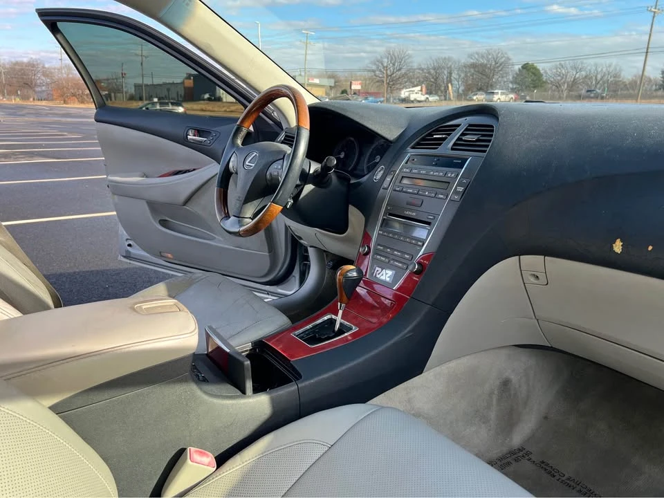 2007 Lexus ES 5th Gen - Image 13 of 15