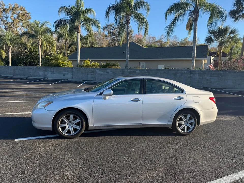2007 Lexus ES 5th Gen - Image 2 of 11