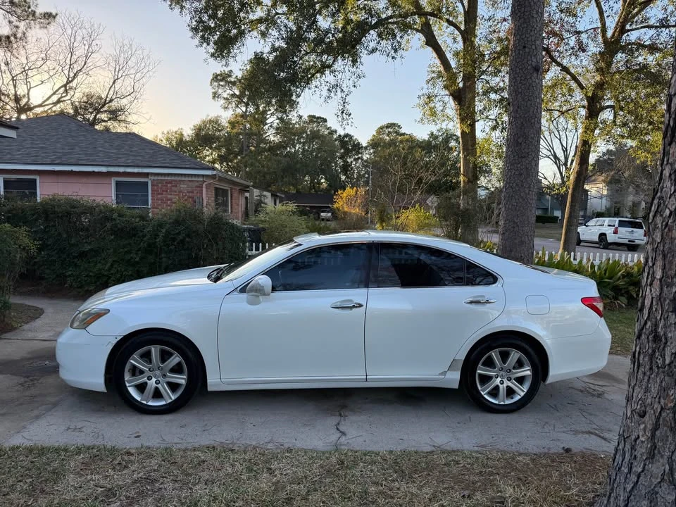 2007 Lexus ES 5th Gen - Image 4 of 10