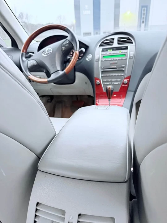 2007 Lexus ES 5th Gen - Image 10 of 15