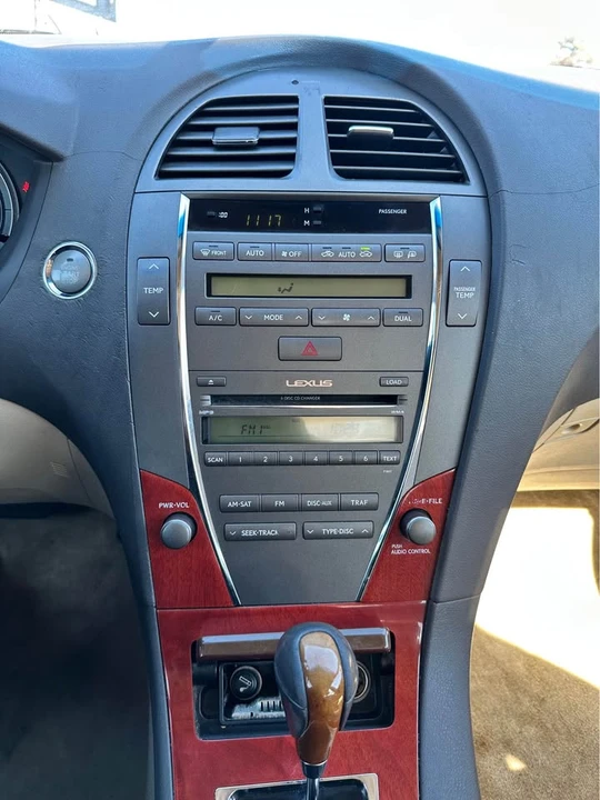 2007 Lexus ES 5th Gen - Image 12 of 19