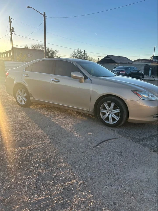 2007 Lexus ES 5th Gen - Image 2 of 9
