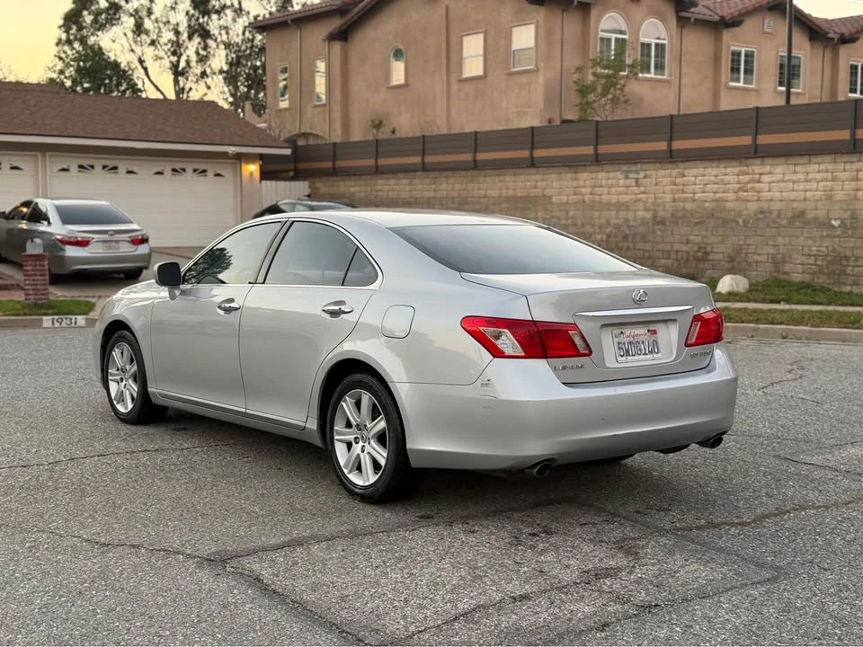 2007 Lexus ES 5th Gen - Image 4 of 11