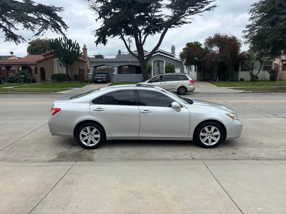 2007 Lexus ES 5th Gen - Image 2 of 9