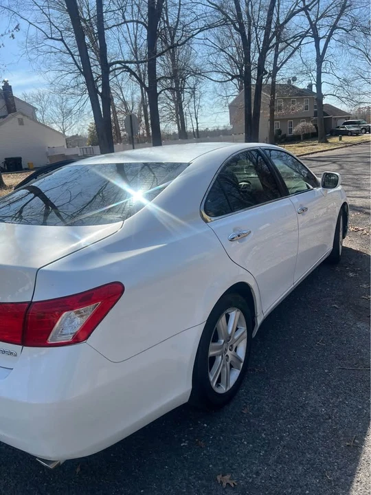 2007 Lexus ES 5th Gen - Image 3 of 10