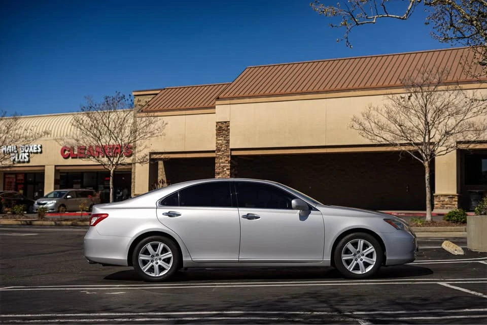 2007 Lexus ES 5th Gen - Image 2 of 10