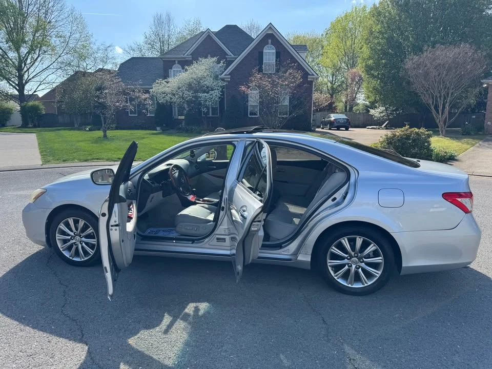 2007 Lexus ES 5th Gen - Image 2 of 10