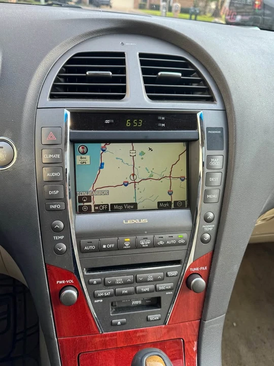 2007 Lexus ES 5th Gen - Image 11 of 16