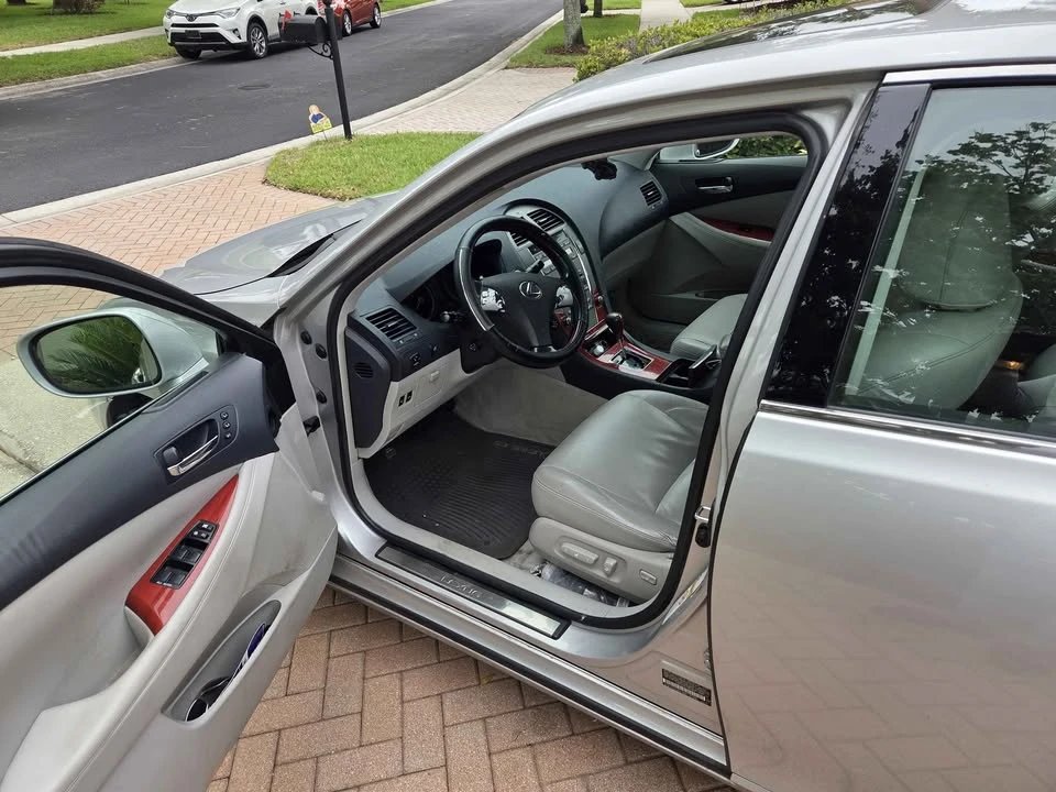 2007 Lexus ES 5th Gen - Image 10 of 20