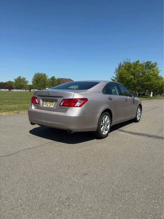 2007 Lexus ES 5th Gen - Image 4 of 15