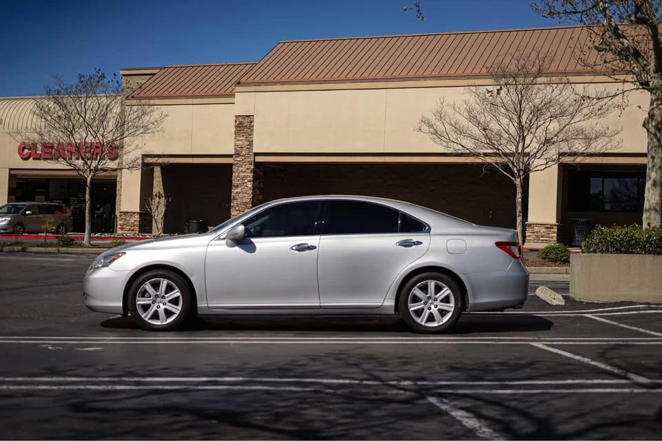 2007 Lexus ES 5th Gen - Image 4 of 10