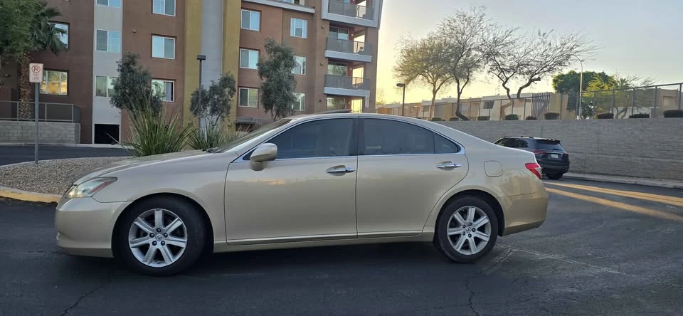 2007 Lexus ES 5th Gen - Image 2 of 10