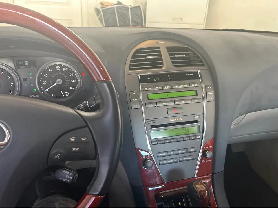 2007 Lexus ES 5th Gen - Image 3 of 11