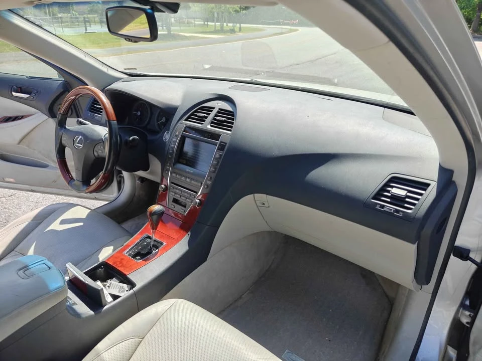 2007 Lexus ES 5th Gen - Image 2 of 9