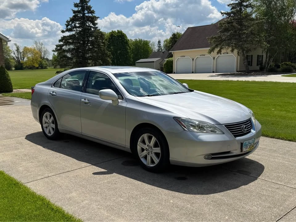 2007 Lexus ES 5th Gen - Image 4 of 15