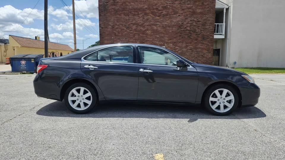 2007 Lexus ES 5th Gen - Image 2 of 12