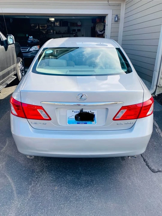 2007 Lexus ES 5th Gen - Image 2 of 10