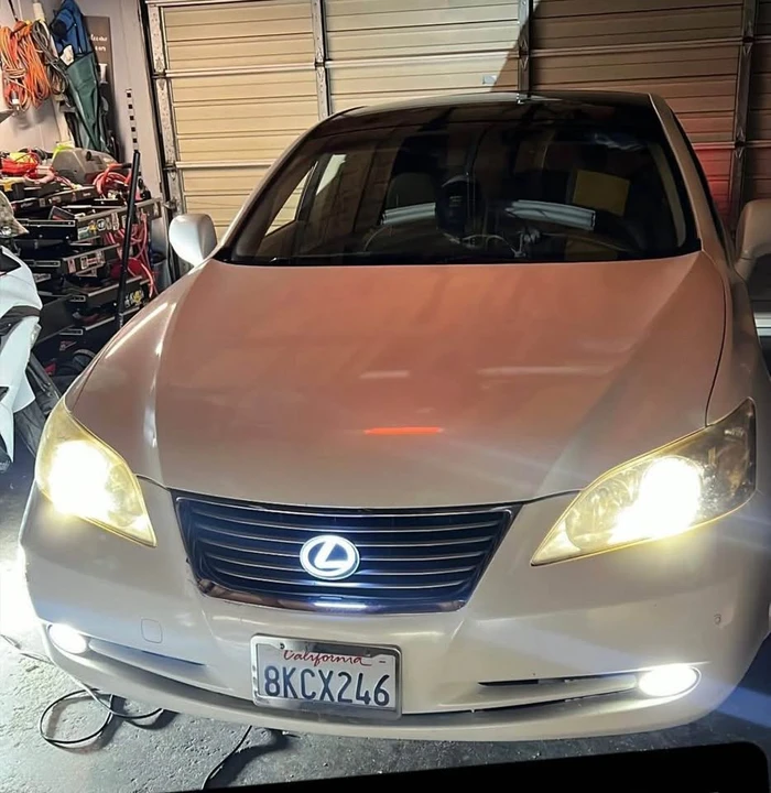 2007 Lexus ES 5th Gen - Image 2 of 3