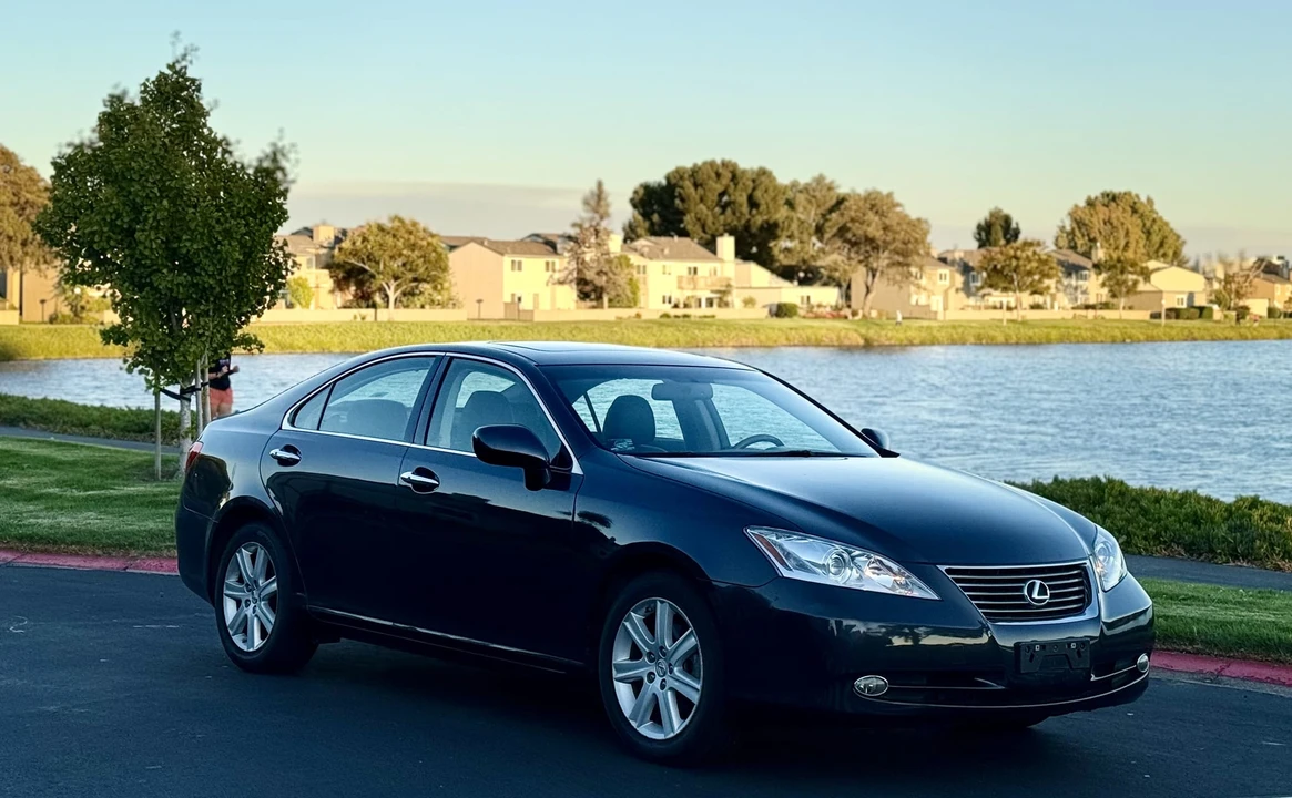 2007 Lexus ES 5th Gen - Image 2 of 31
