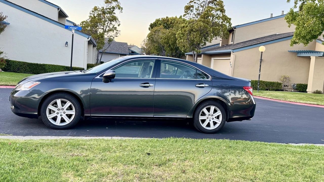 2007 Lexus ES 5th Gen - Image 13 of 31