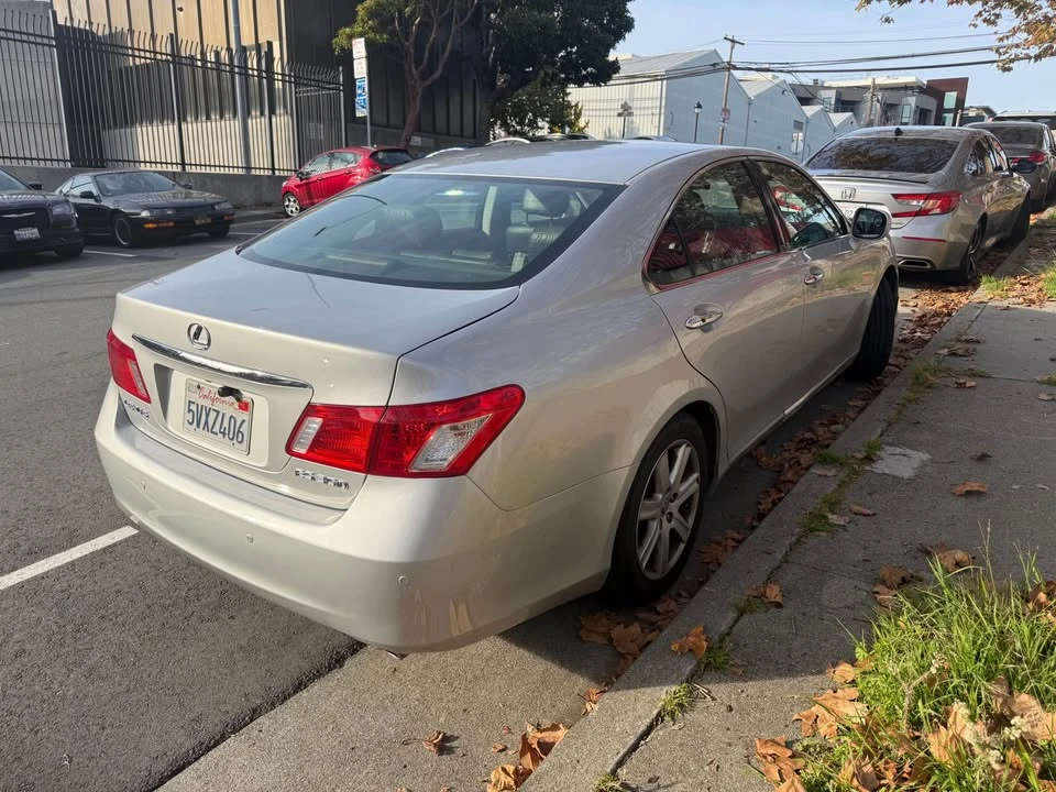 2007 Lexus ES 5th Gen - Image 2 of 5
