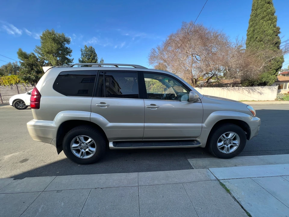 2007 Lexus GX 1st Gen - Image 8 of 31