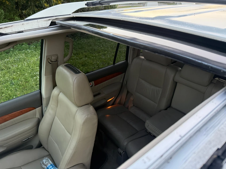 2007 Lexus GX 1st Gen - Image 27 of 31