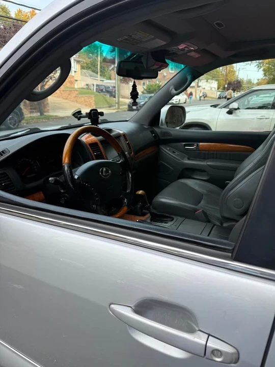 2007 Lexus GX 1st Gen - Image 11 of 14