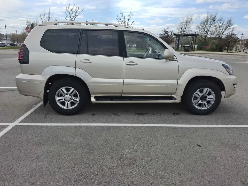 2007 Lexus GX 1st Gen - Image 11 of 17