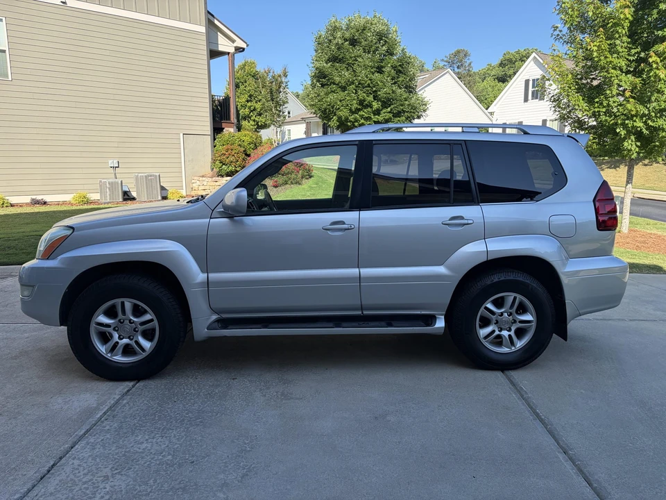 2007 Lexus GX 1st Gen - Image 17 of 31