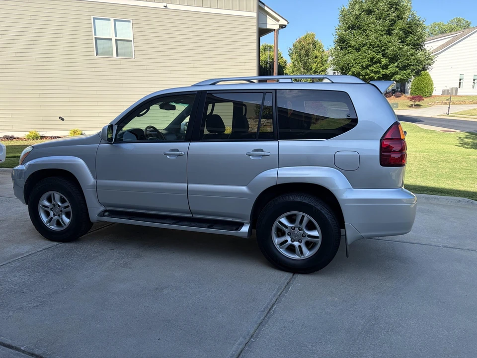 2007 Lexus GX 1st Gen - Image 16 of 31