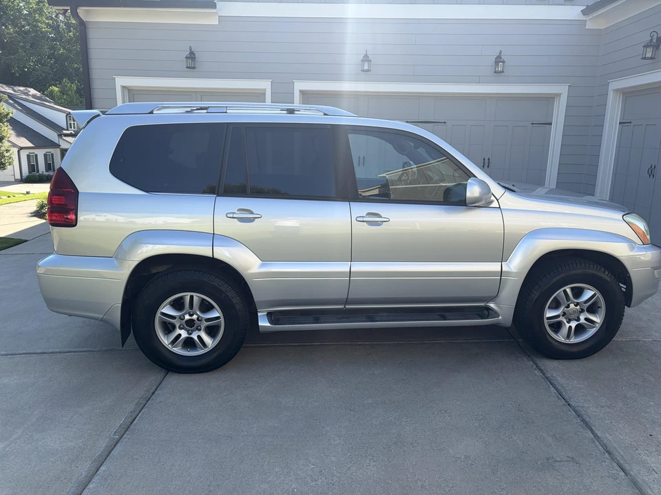 2007 Lexus GX 1st Gen - Image 10 of 31