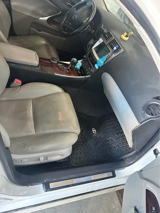 2007 Lexus IS 2nd Gen - Image 18 of 19