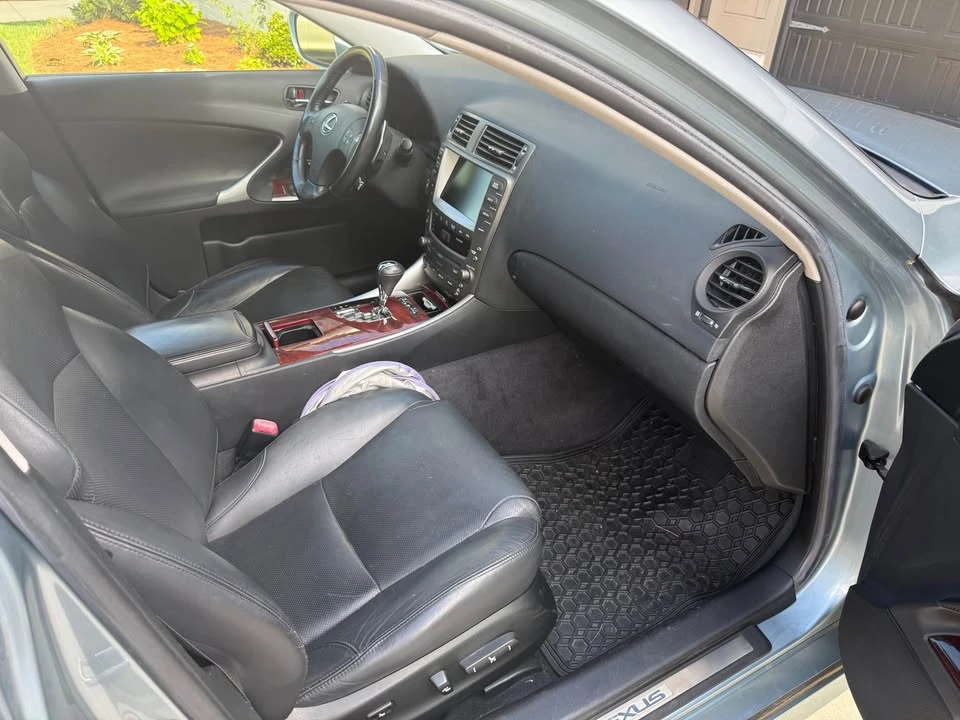 2007 Lexus IS 2nd Gen - Image 9 of 11