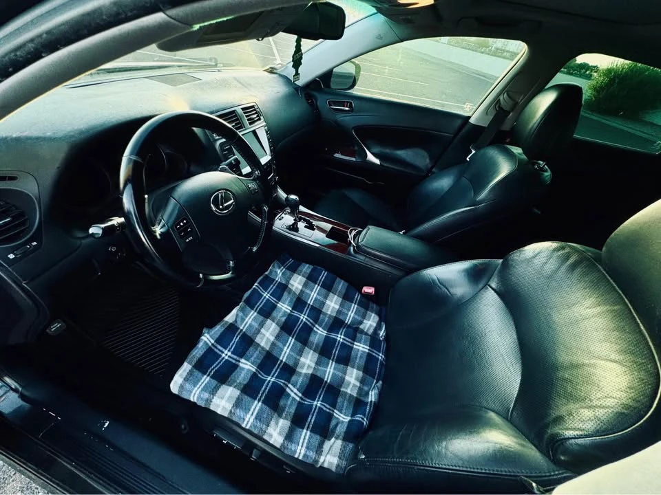 2007 Lexus IS 2nd Gen - Image 11 of 20
