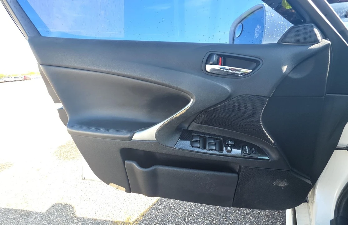 2007 Lexus IS 2nd Gen - Image 9 of 12