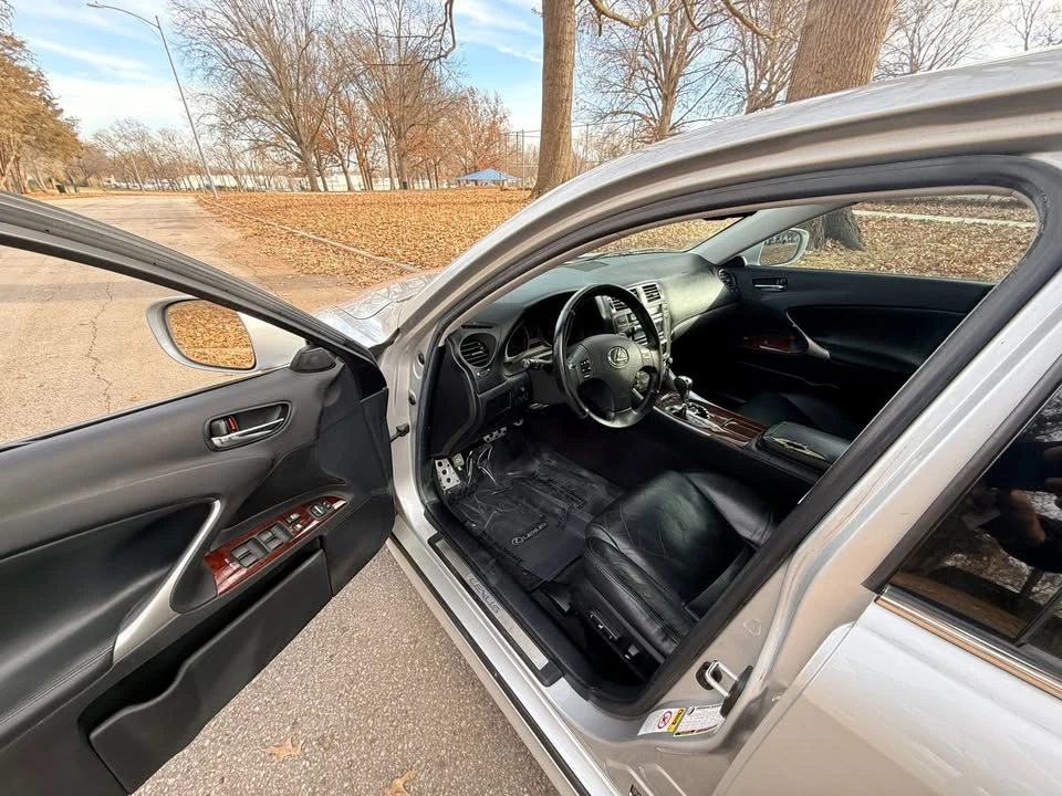 2007 Lexus IS 2nd Gen - Image 9 of 20
