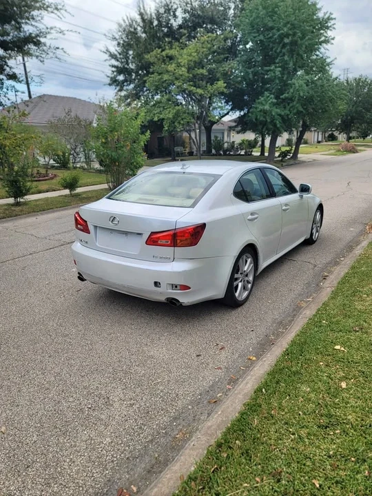 2007 Lexus IS 2nd Gen - Image 4 of 11