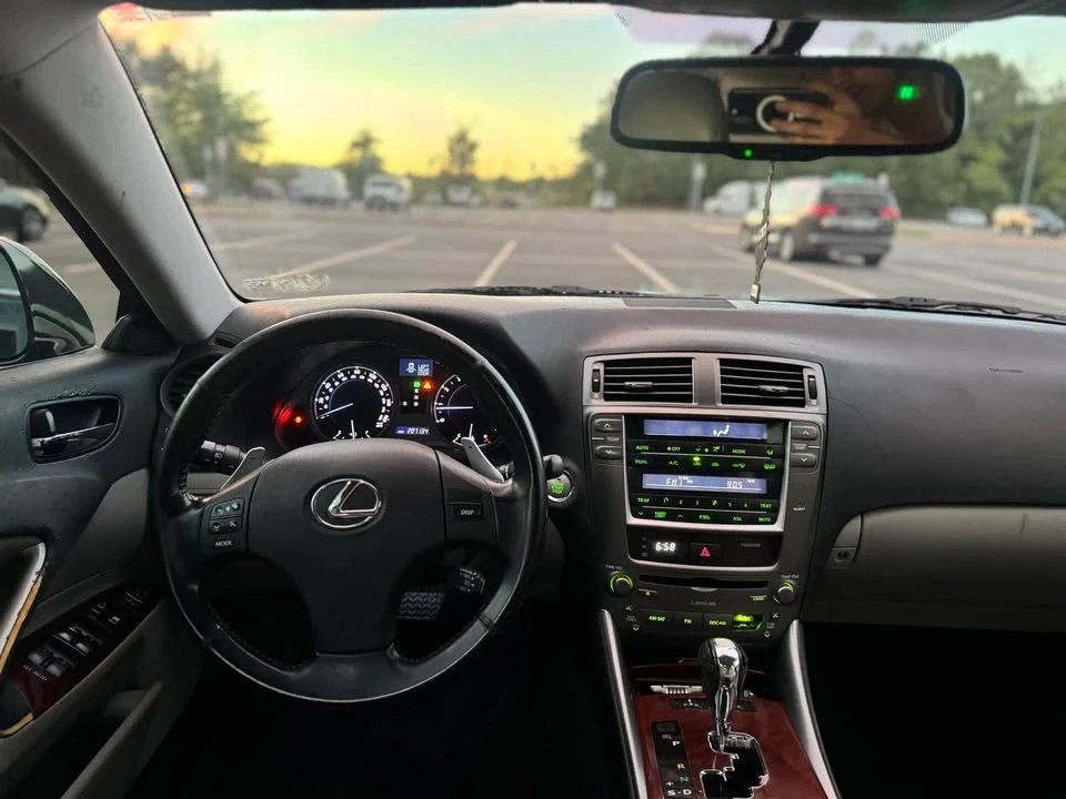 2007 Lexus IS 2nd Gen - Image 9 of 11