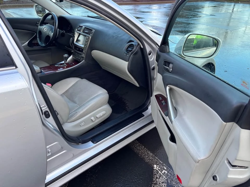 2007 Lexus IS 2nd Gen - Image 11 of 13