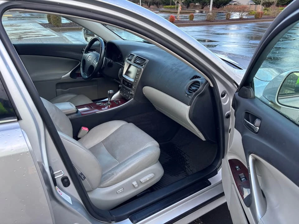 2007 Lexus IS 2nd Gen - Image 10 of 13