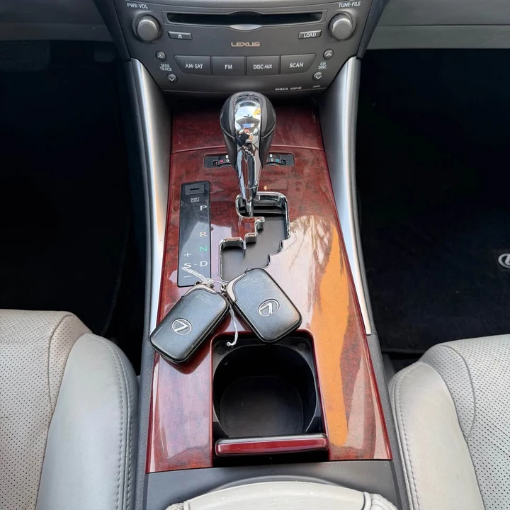 2007 Lexus IS 2nd Gen - Image 14 of 17