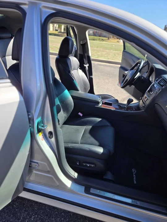 2007 Lexus IS 2nd Gen - Image 13 of 18