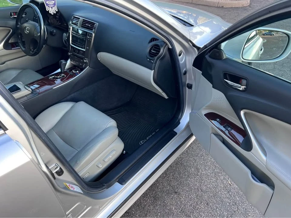 2007 Lexus IS 2nd Gen - Image 13 of 17