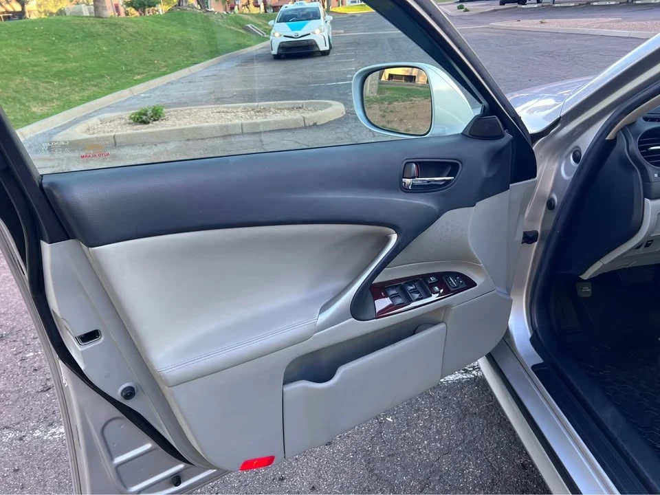 2007 Lexus IS 2nd Gen - Image 4 of 17